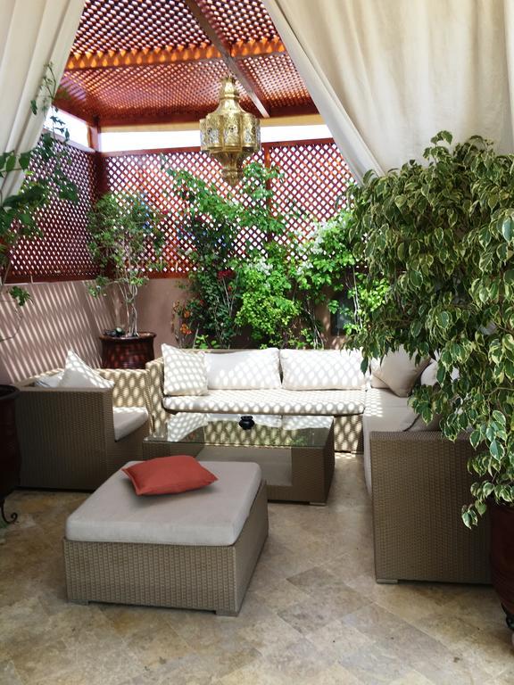 فندق رياض فيفا مراكش المظهر الخارجي الصورة A living room with a green wall