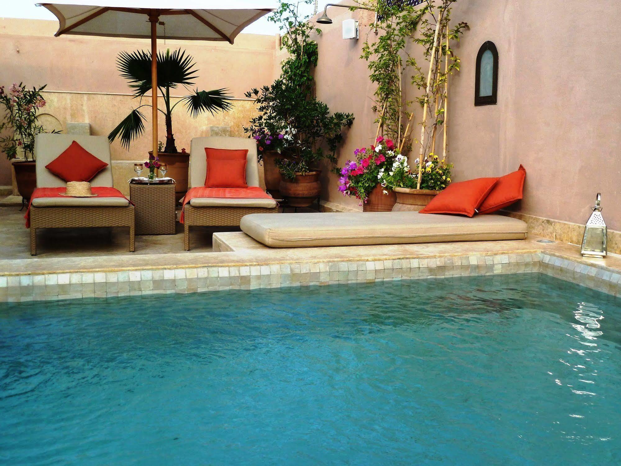 فندق رياض فيفا مراكش المظهر الخارجي الصورة A swimming pool in Morocco